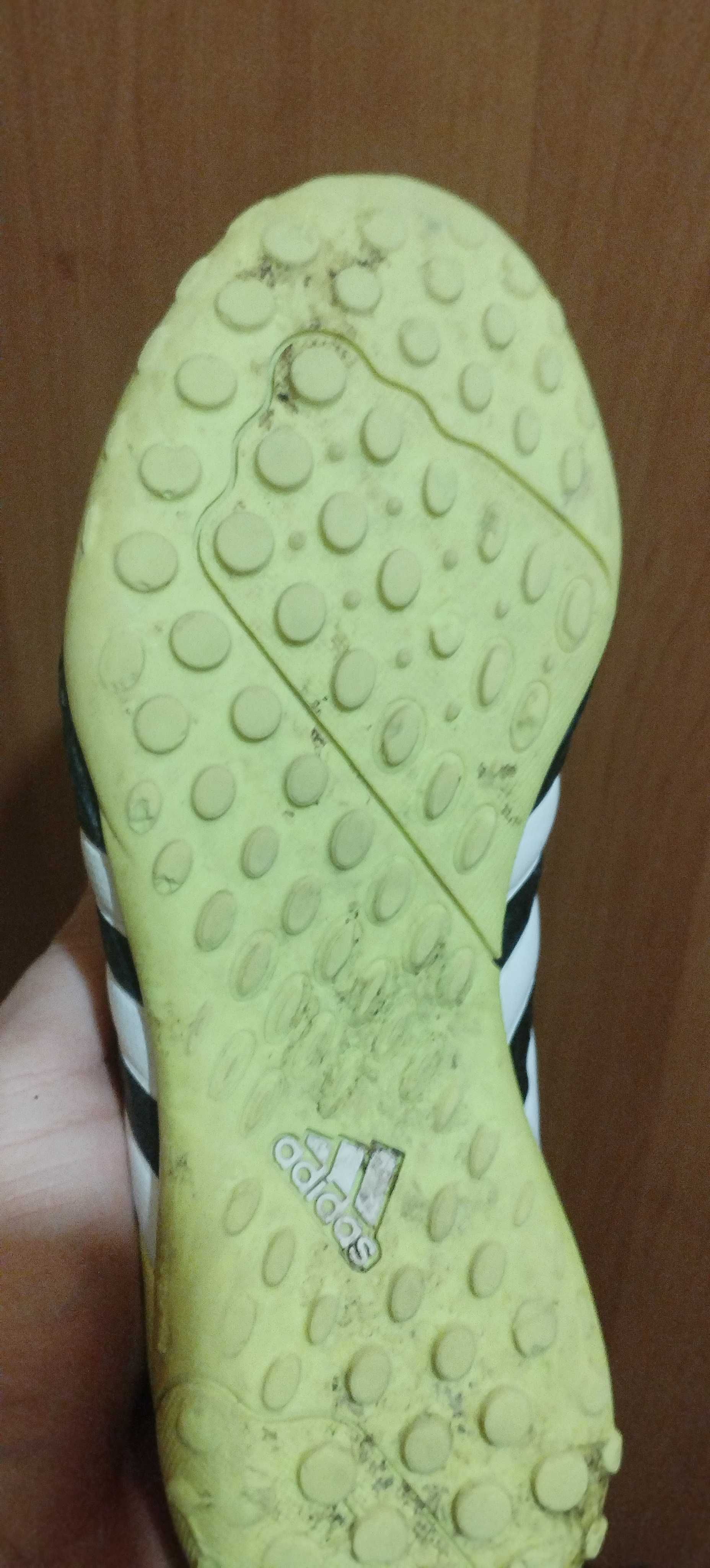 Продавам много запазени стоножки Adidas.36 2/3