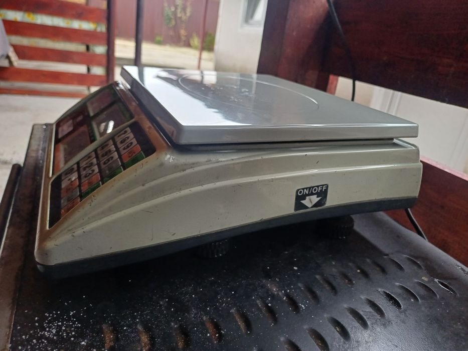 Cântar  metrologie  in stare foarte buna ( suruburi ,piulite ,etc )