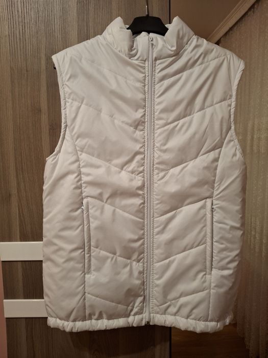 Дамски елеци 2 броя размер Л в цвят бяло и синьо нови.