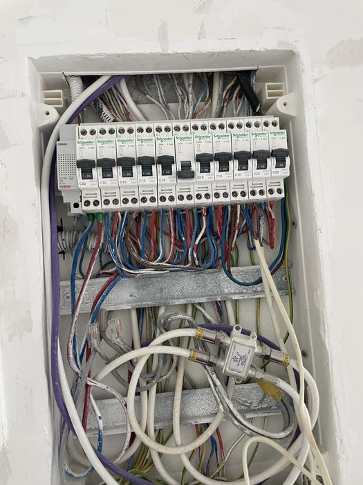 Electrician cu experienta,ofer un pret corect si seriozitate