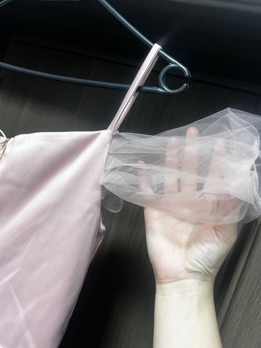 Rochie Roz Pudrat din Tulle și Satin – Elegantă & Feminină