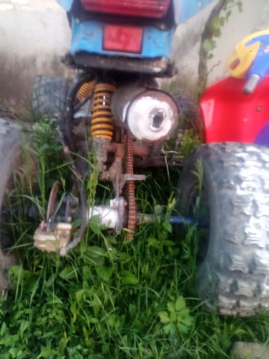 Vand 2 atv-uri pentru reparat sau pentru piese