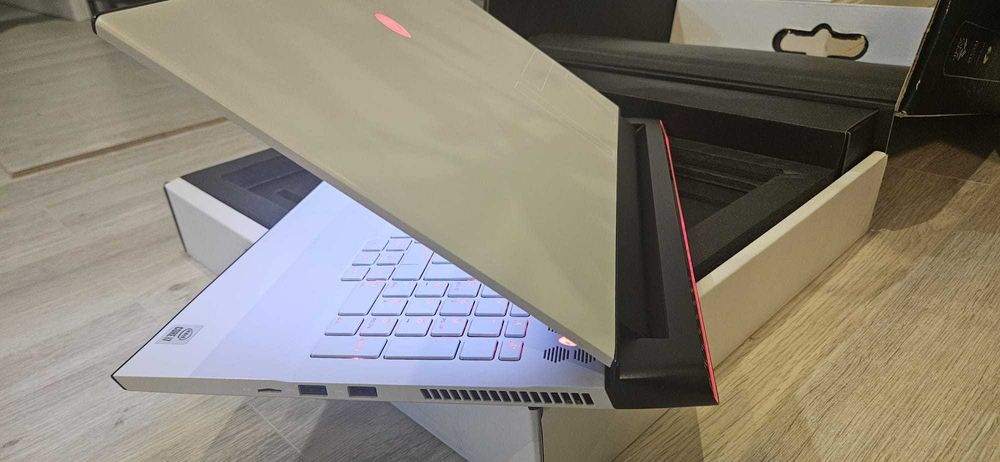 Alienware 17 inch m17