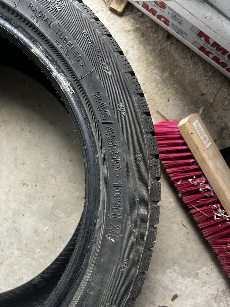 Продавам чисто нови зимни гуми 245/45 R19