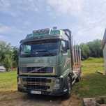 Camion forestier marca Volvo