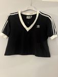Тениска на Adidas -crop