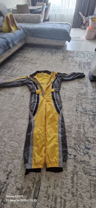 Продам лыжный костюм ellesse