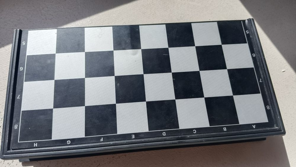 Шахматы на магнитной доске