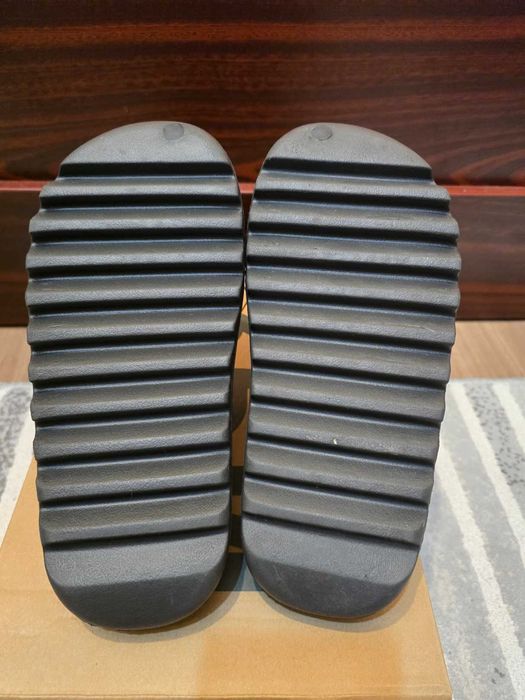 Papuci Yezzy Slides ~ Marimea 41 ~ Noi