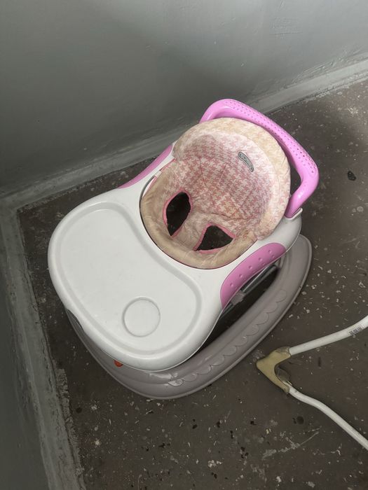 Ходунок для девочки б/у есть игрушка с музыкой