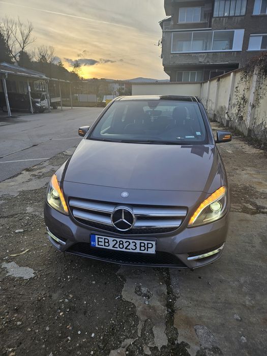 MERCEDES B180 PREMIUM* КОЖА * DISTRONIC * Навигация * Подгрев*