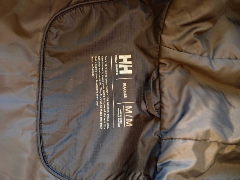 Vând geaca Helly Hansen