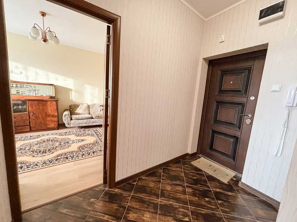 Дава се под наем Двустаен апартамент в Русе, Център - 65 кв.м за 382.5 € - Снимка #1