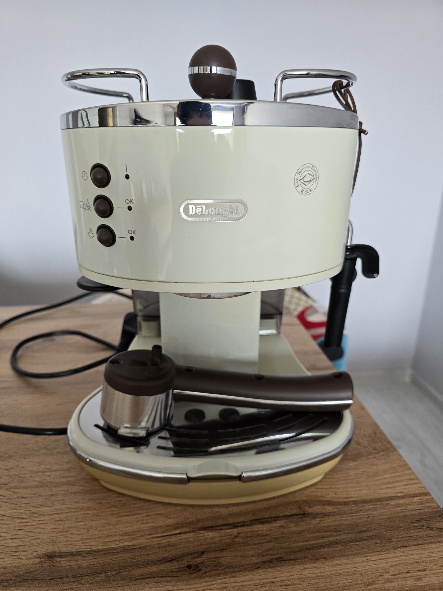 Експресо кафемашина DELONGHI ECO311
