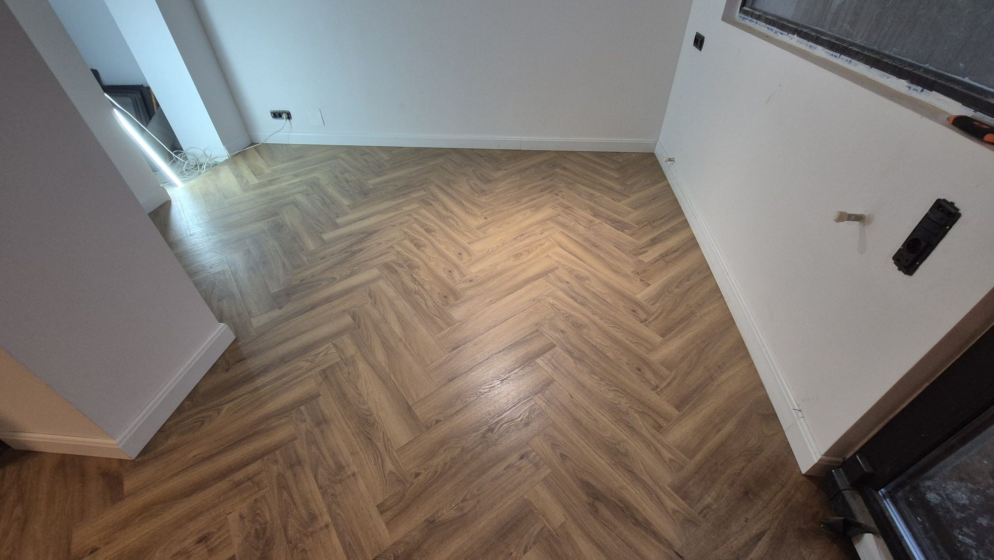 Montez mobilier,parchet,usi interior/exterior,foisoare,voliere.
