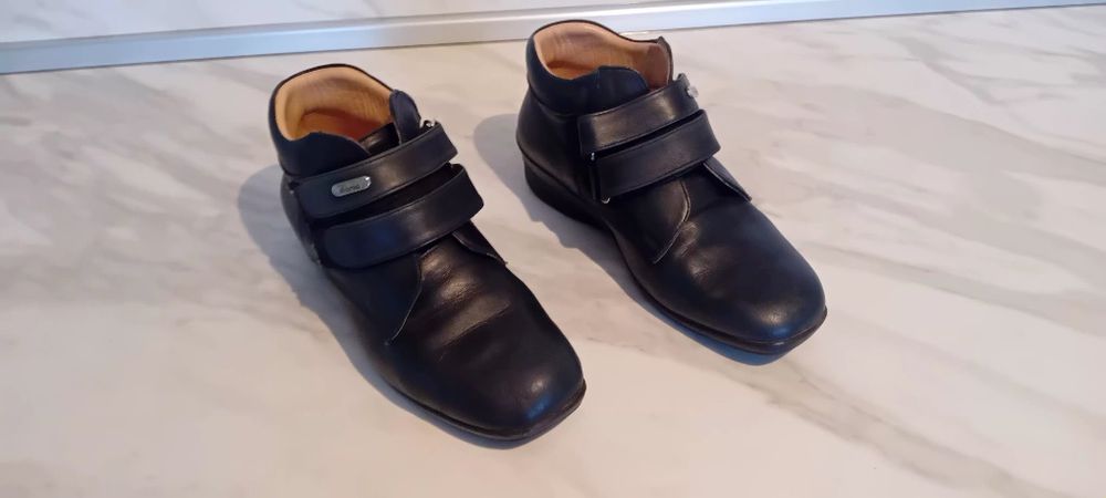 Дамски зимни боти от естествена кожа.