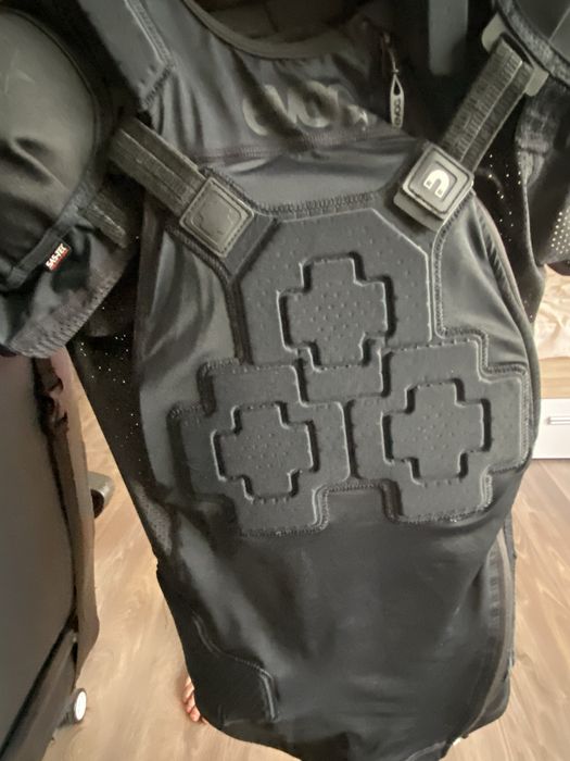 Протектор за тяло S размер evoc pro black