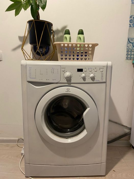 Стиральная машина Indesit IWSD 6105 B