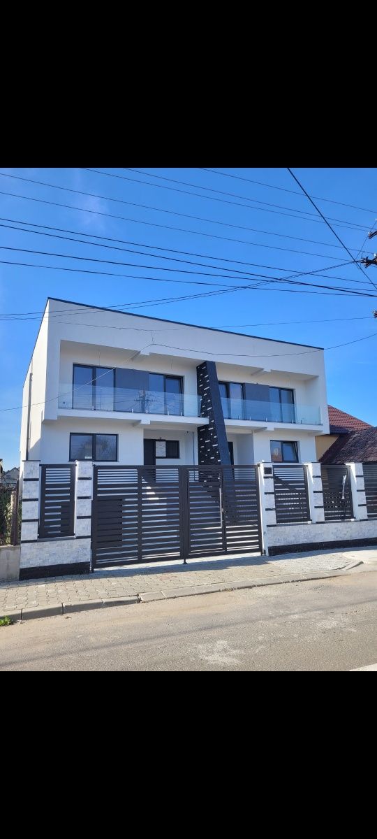 Casă exclusivistă de tip duplex cu terasă panoramică și grădină mare