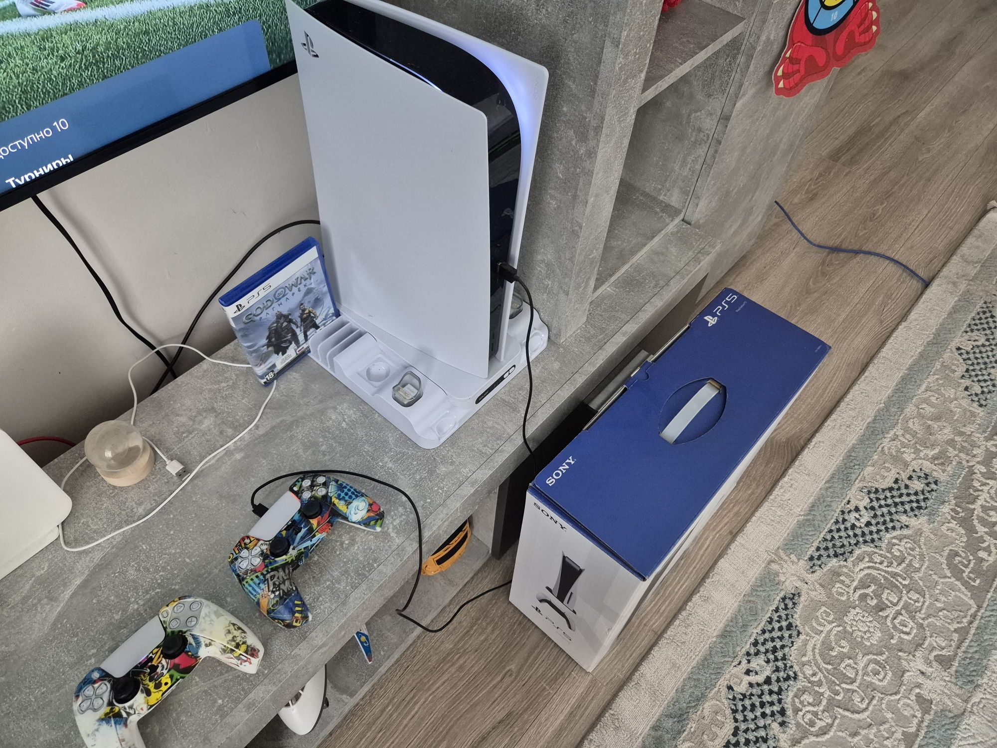 Продам Playstation 5 с дисководом, два джойстика