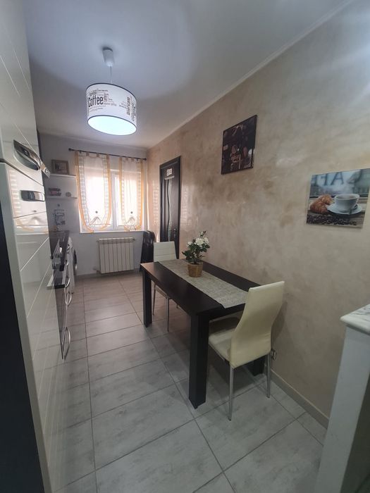 Inchiriere apartament 2 camere decomandat