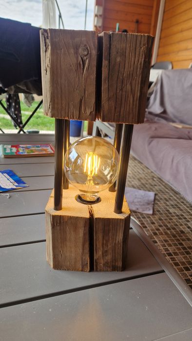 Lampa din lemn handmade