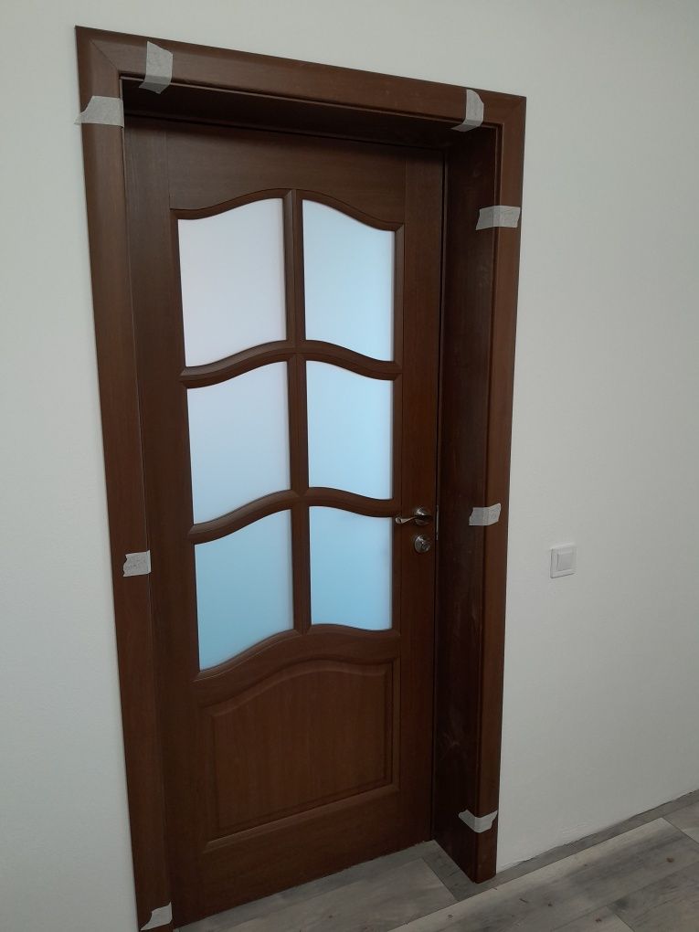Montaj uși de interior, metalice și pvc