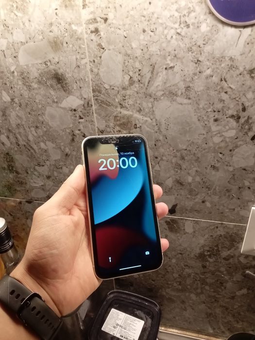 Продам Айфон 11 128 гб