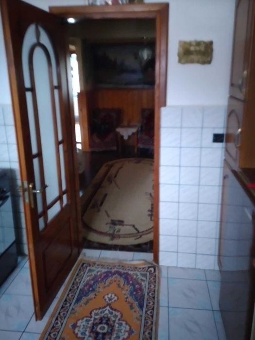 Vand Apartament  .4camere ,2 bai .bucatarie .mobilat .