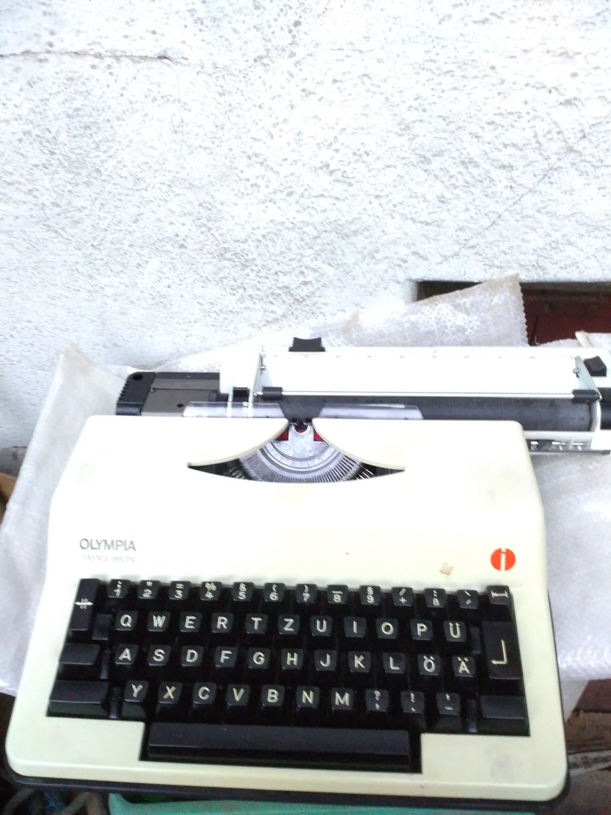 Пишеща машина. Нова