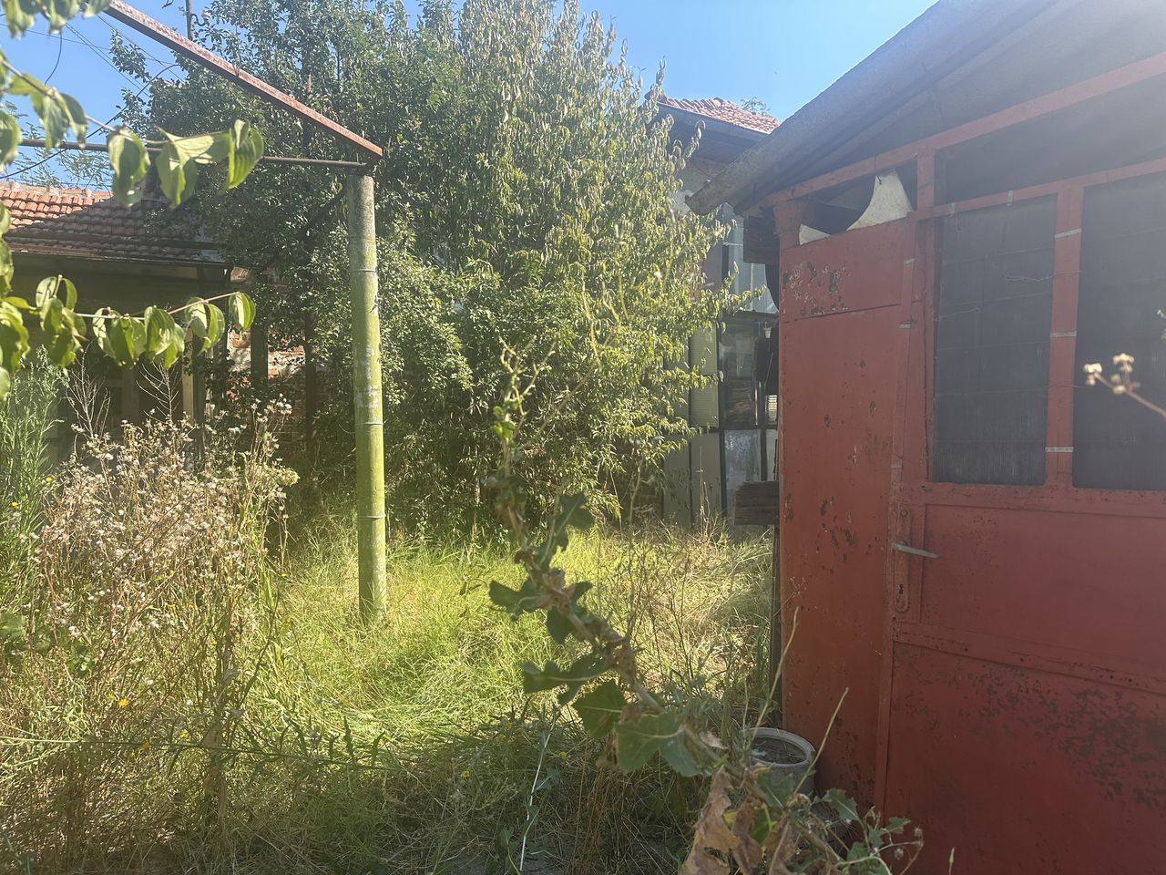 Продава се Къща в Пловдив, Южен - 1050 кв.м за 33 €/кв.м - Снимка #1