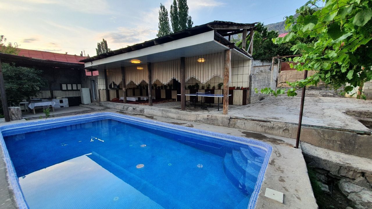 Dacha Burchmulo, Chorboĝ