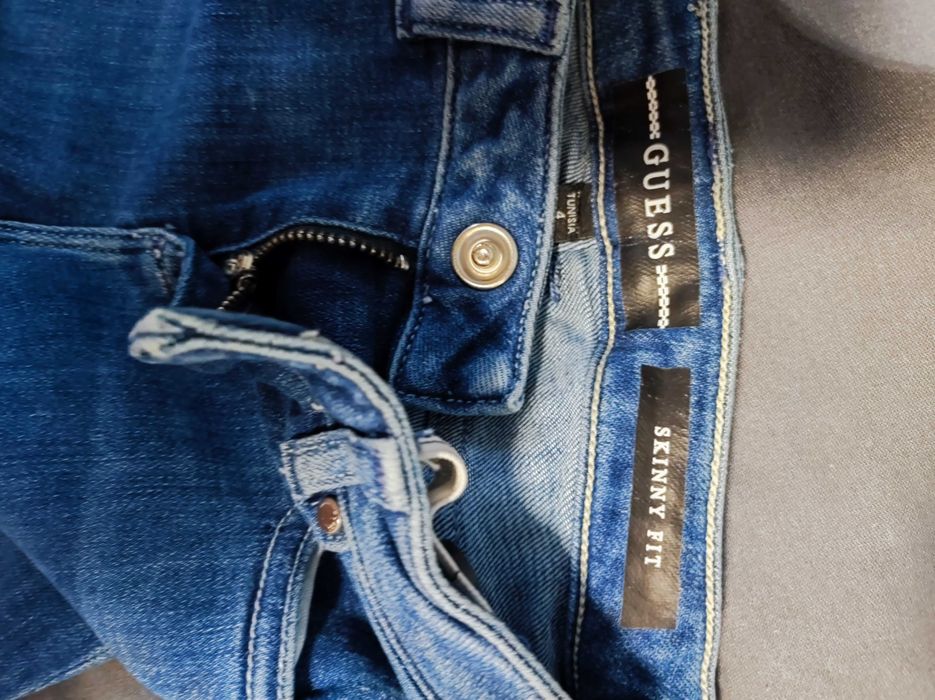 Отлични дънки GUESS за 3-4 г. за 10 лв.