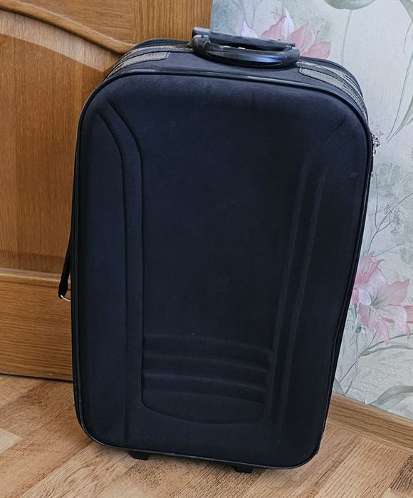 Продам чемодан в отличном состоянии