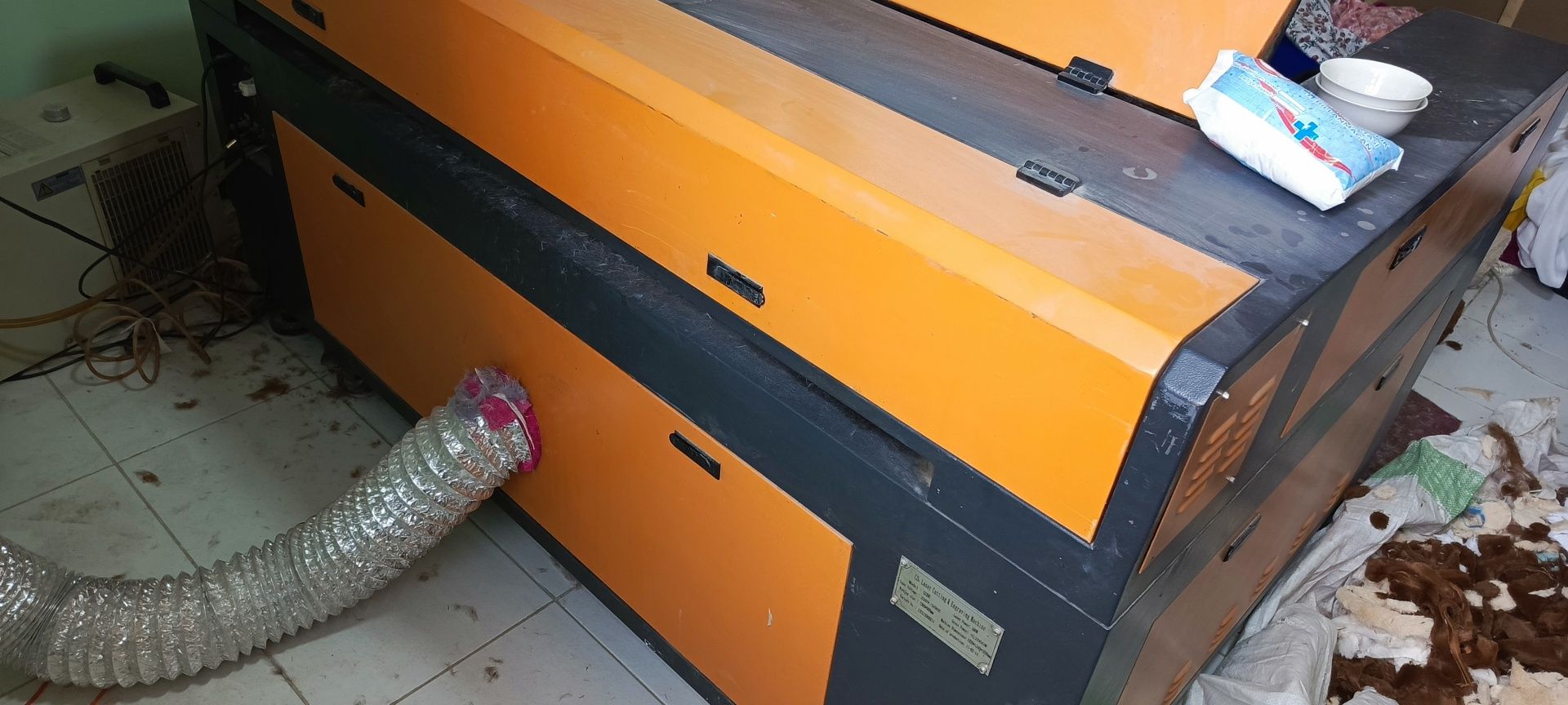 Lazer CO2 1300x90 sotiladi