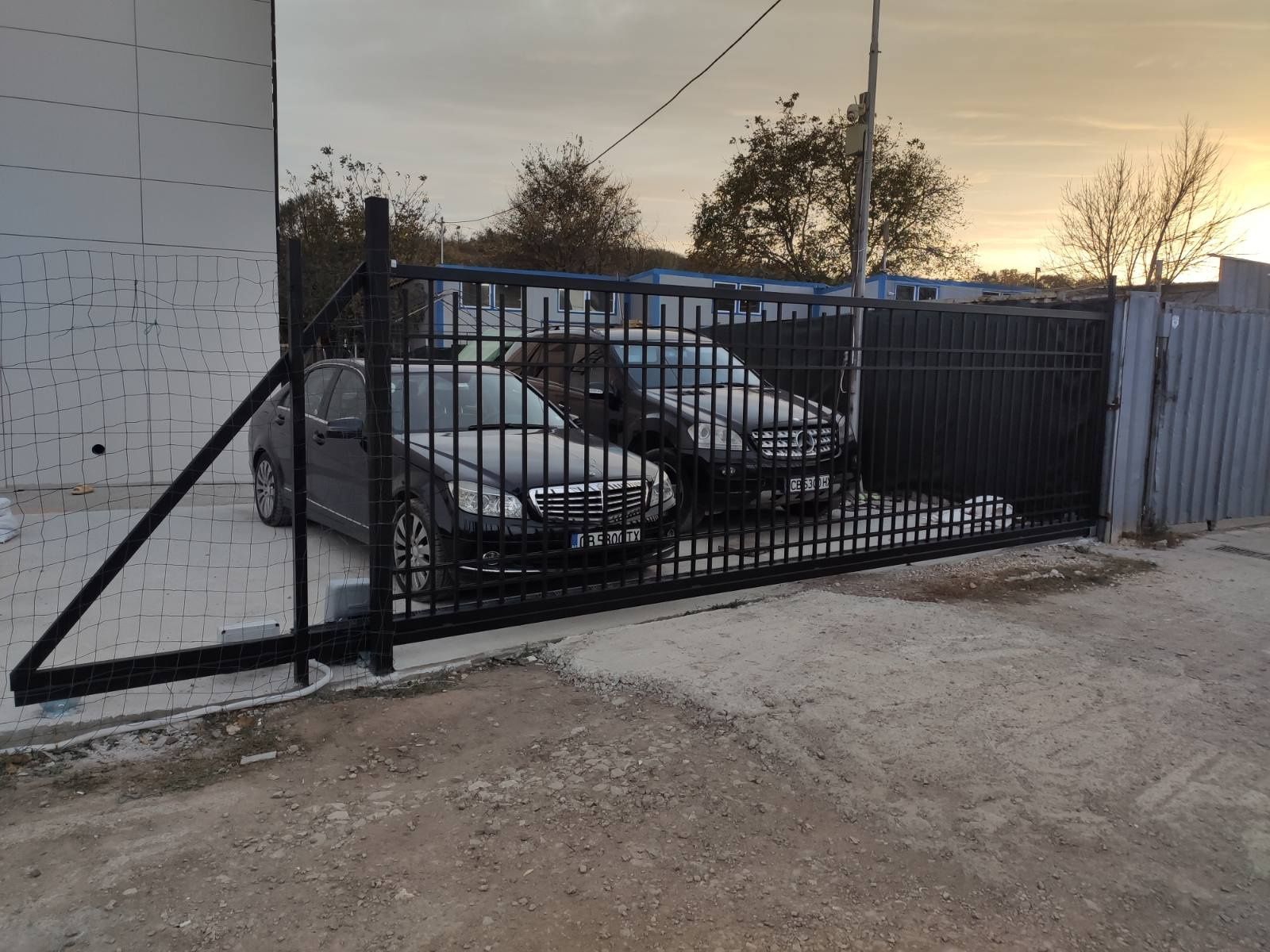 Конзолна плъзгаща врата