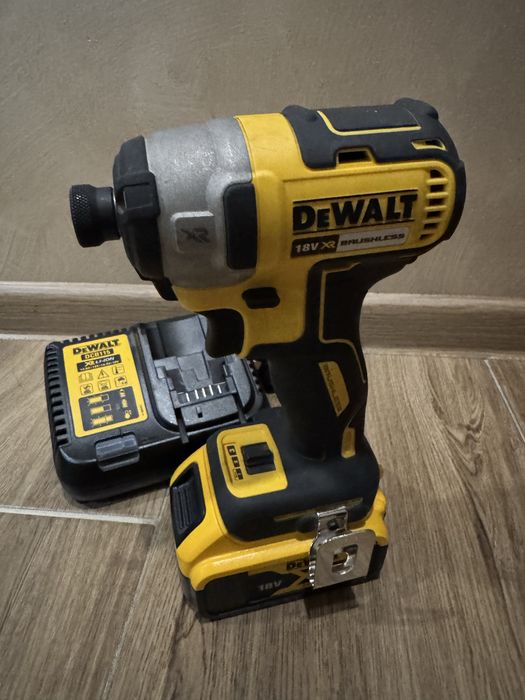 Акумулаторен винтоверт импакт DeWALT DCF850P2T с  батерa в куфар