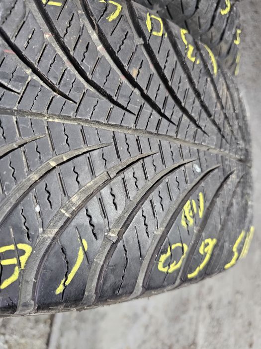 215 60 16 m+s goodyear allseason