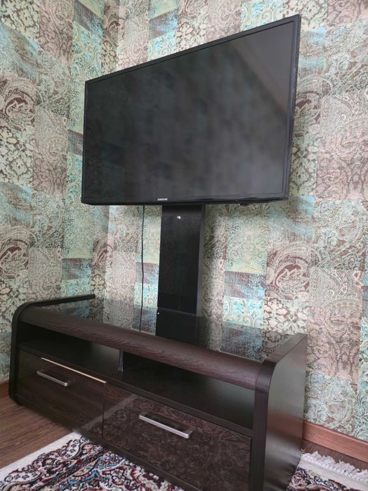 Samsung Tv podstavkasi bilan