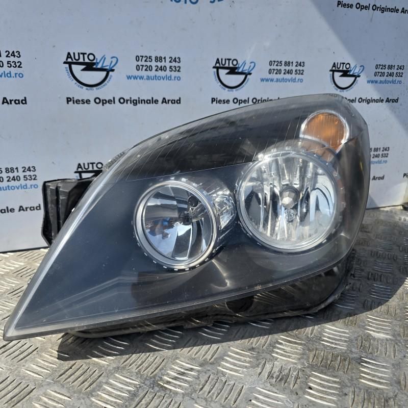 Far stanga halogen cu fundal negru Opel Astra H