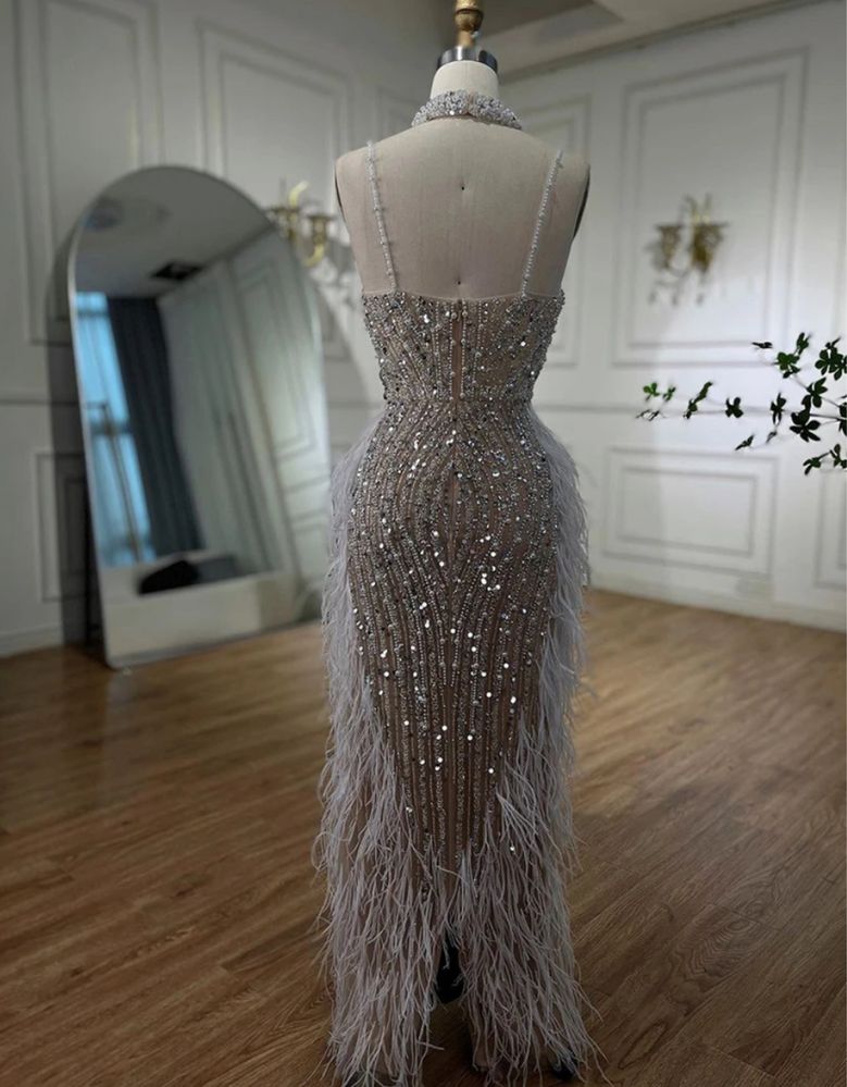 Rochie nasa, lux, bijuterie, pene, puf, perle