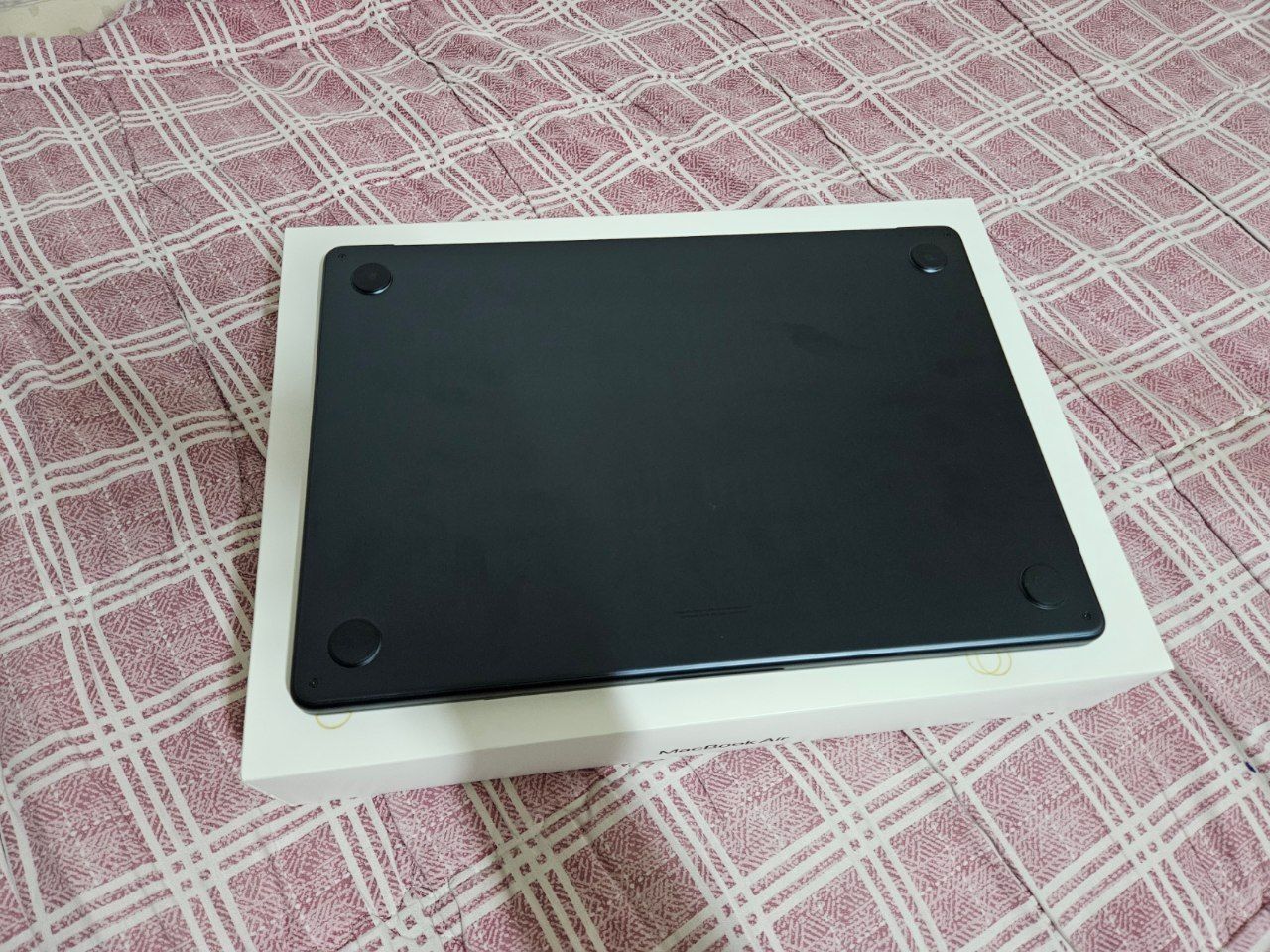 MacBook Air M3 15 dyum midnight blue 16GB/512GB sotiladi