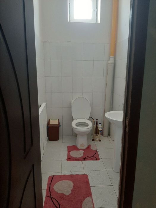 Семье или СТУДЕНТАМ
Сдаётся коттедж 
6 соток 
4 комнат 
2 санузла 
Ор: