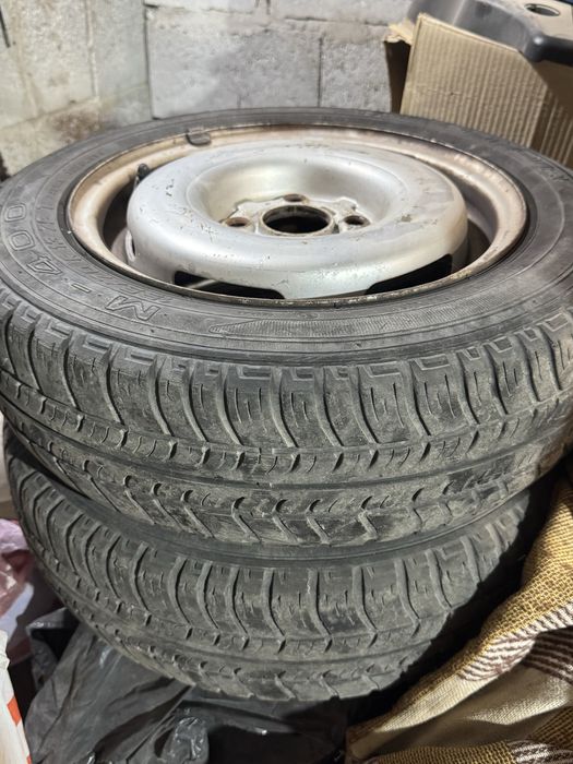 Продавам джанти със гуми 4х100 13 ки