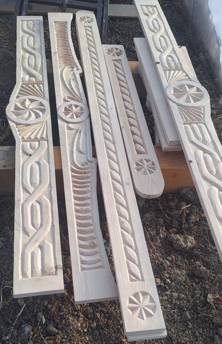 Vând stâlpi sculptați terasă, foișor, pergolă,leagăne, troițe