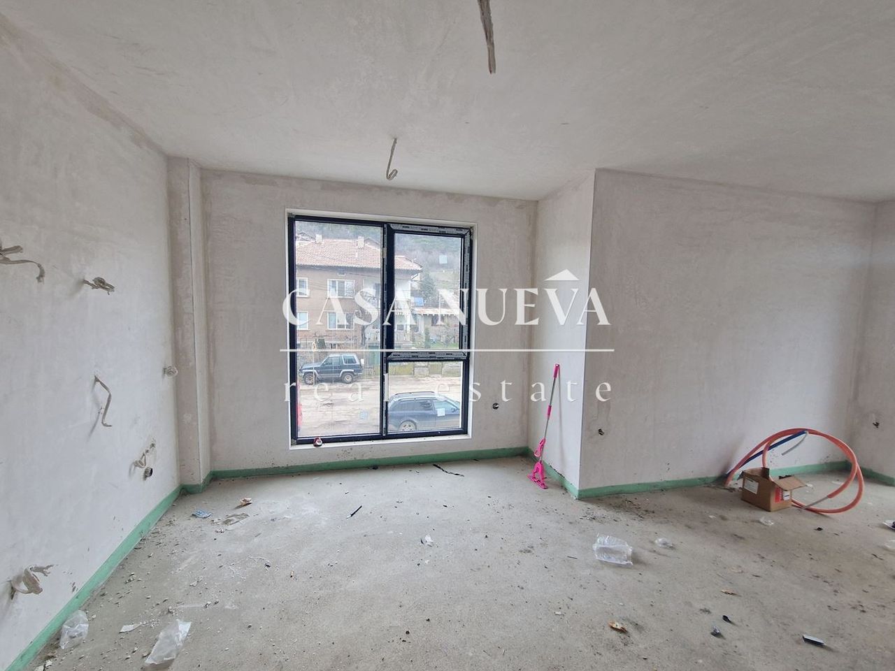 Продава се Двустаен апартамент в Перник, Изток - 70 кв.м за 1243 €/кв.м - Снимка #1