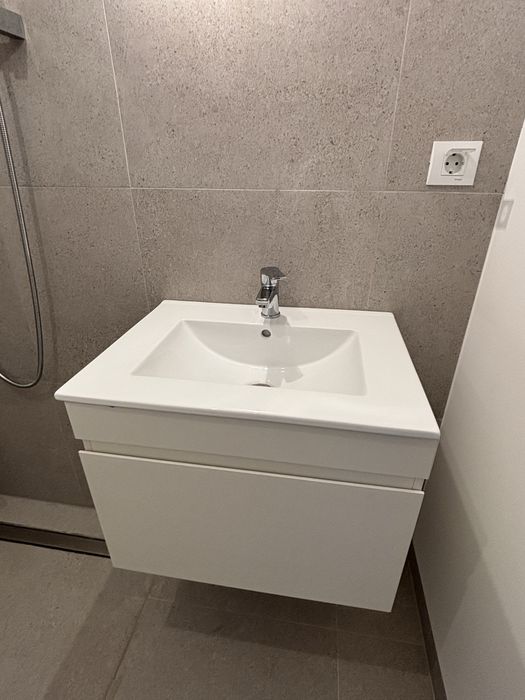 Vand lavoar cu masca si baterie Birken noua