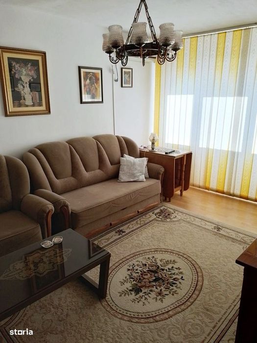 Apartament cu 3 camere, decomandat, zona Republicii