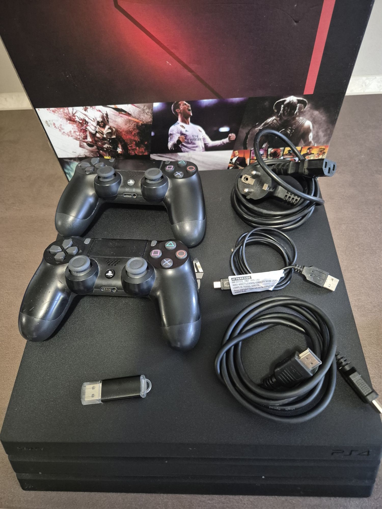 Playstation 4 pro с 11 игри