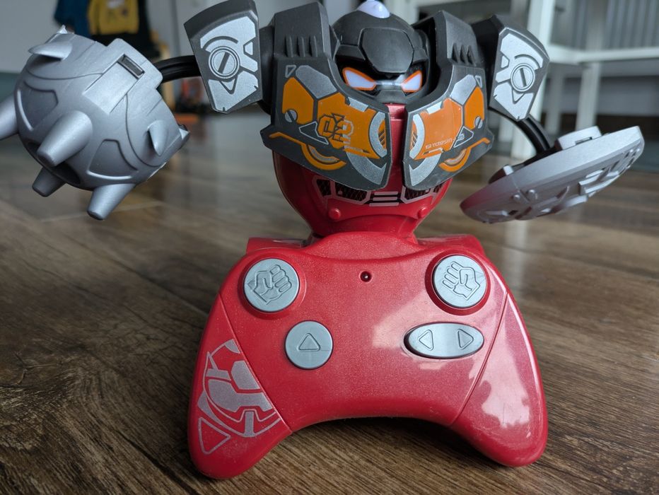 Set 2 roboti cu telecomanda rosu-albastru